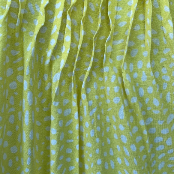 HARDLY USED- Gap (XS) flowy yellow tank with white specks on the front. - Picture 2 of 3